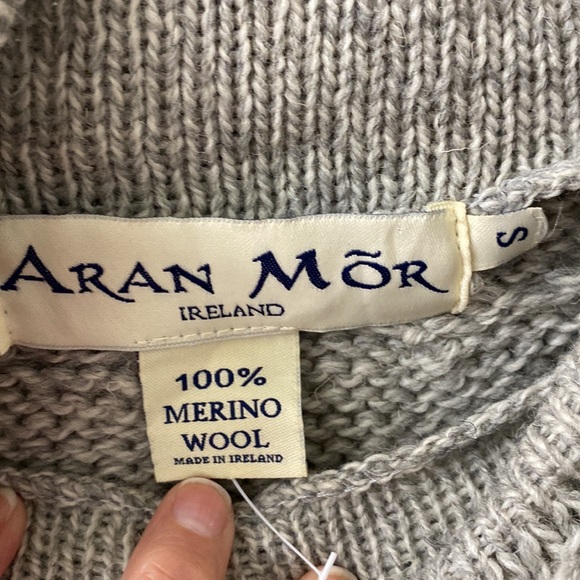 Aran Mor authentic Irish Cable Knit sweater size small - Picture 2 of 4